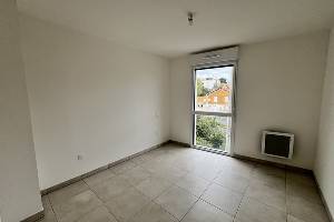 Location a louer nimes kennedy appartement p3 neuf + pkg