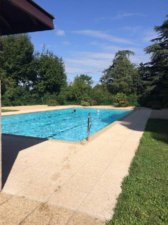 Studio rez de jardin résidence avec piscine parking privé