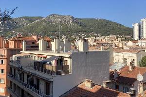 Toulon est - champ de mars - t3 rénové et meublé à louer