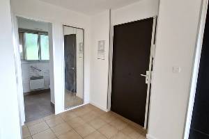 Location appartement, 86 m2, 4 pièces, 3 chambres - 4 pieces - avenue de la madonette
