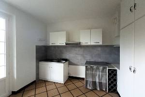  argentat : appartement t3 avec grand garage et balcon