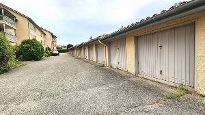 location-centre-village-garage-de-16-m2-69630-chaponost