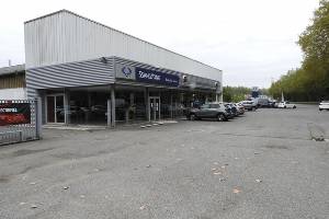 Location local commercial 1900 m2 - Auch