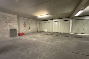 Location large garage/box de 20m2 à louer marseille 8