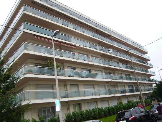 T2 dans résidence rue de courlancy avec balcon et parking