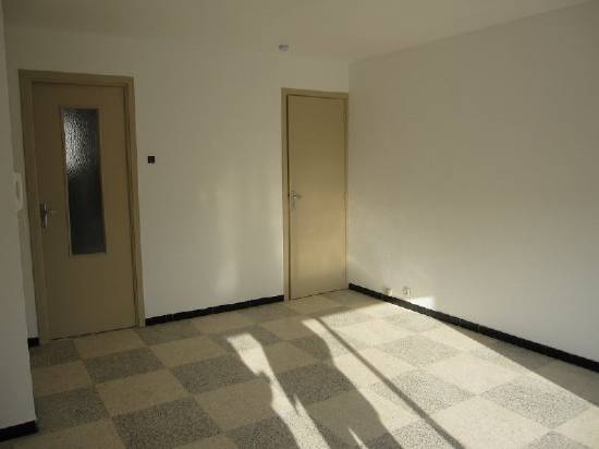 Location appartement de type t3 - 2ème étage - avec garage