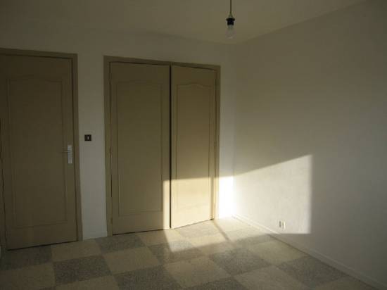 Location appartement de type t3 - 2ème étage - avec garage