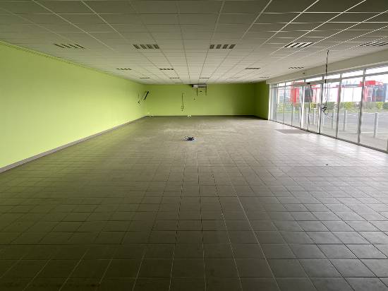 Location 250 m2 local commercial a louer avrille