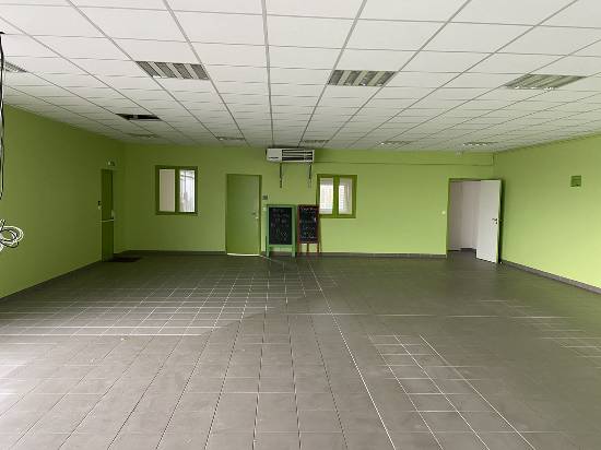 Location 250 m2 local commercial a louer avrille
