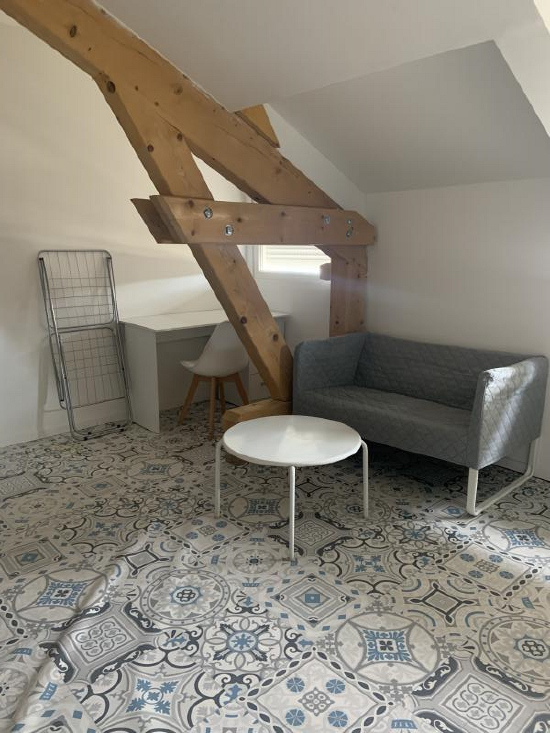 Vichy-pôle lardy-a louer studio meublé  au troixième étage 3