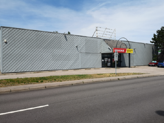 Location local commercial 1209 m2 epinal