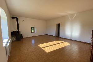 Location a louer - appartement f4 - quilhan (30)