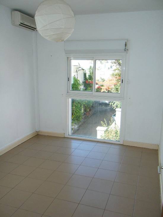 Location f4 de 90 m2 avec terrasse au barachois