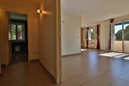 Location appartement, 64 m2, 3 pièces, 2 chambres - 3p climatisé + balcons + cave