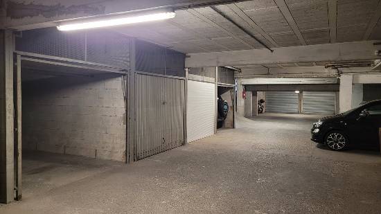 Location garage / parking, 11 m2 - box fermé 11m²