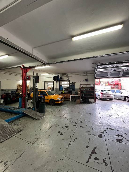 Location garage 2200 euros  ttc toulon
