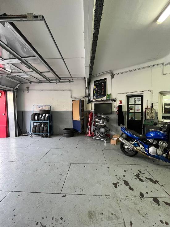 Location garage 2200 euros  ttc toulon
