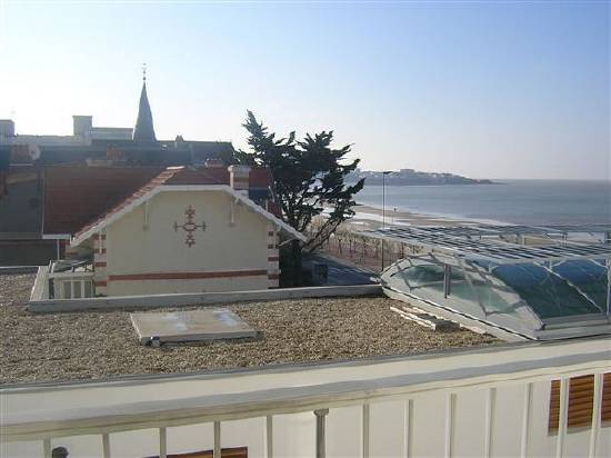 Location appartement 25 m plage vue laterale mer