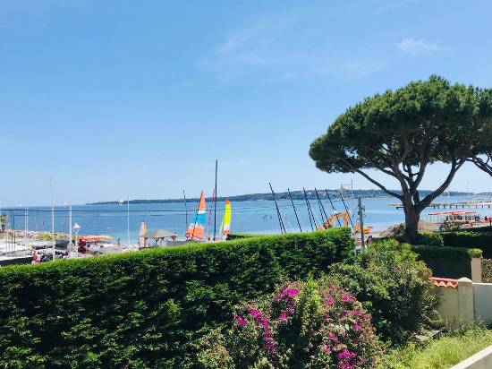 Cannes vue mer, location saisonnière, terrasse palm beach.