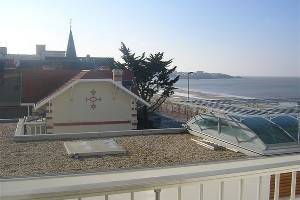 Location appartement 25 m plage vue laterale mer