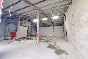 Location local commercial cuers 315 m² - Toulon