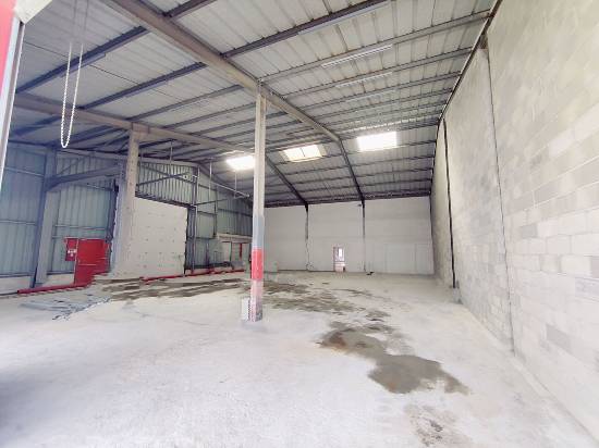 Location local commercial cuers 315 m² - Toulon