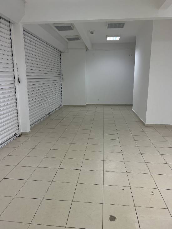Location local commercial 55 m2 - Cayenne