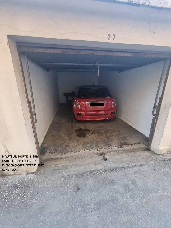 Location garage / parking, 17 m2 - garage ferme -222 boulevard de la madeleine